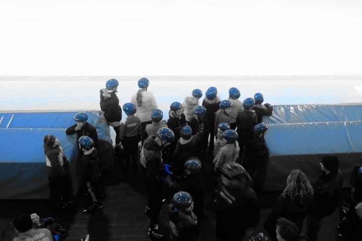 Nieuwe helmen voor IJsclub Ursem